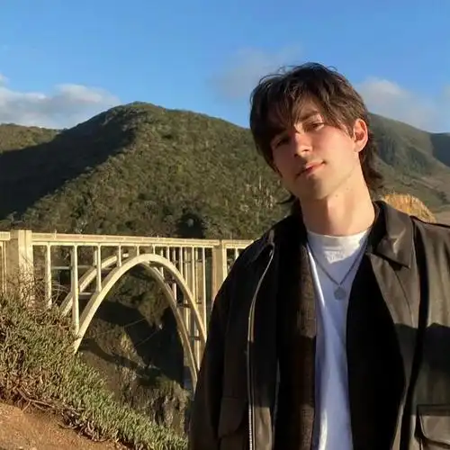 6686体育app海外作者几笔成书